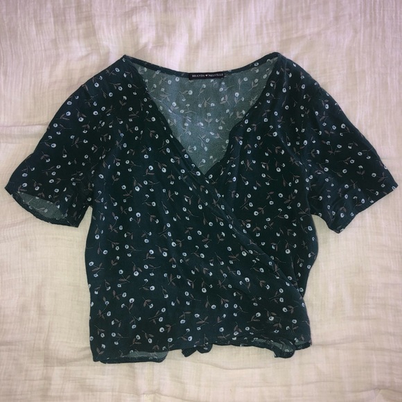Brandy Melville Floral Wrap Crop Top Shirt - Picture 3 of 4